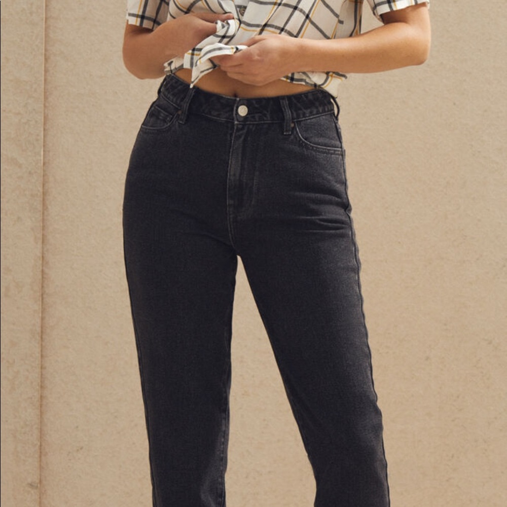 Throwback mom jeans